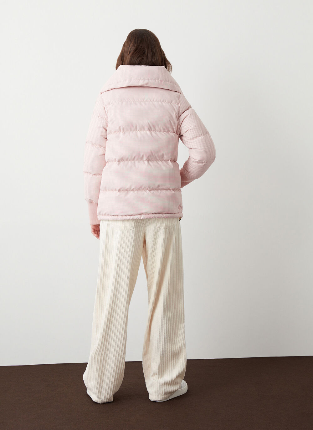 Houndstooth down jacket with knit cuffs image number 3