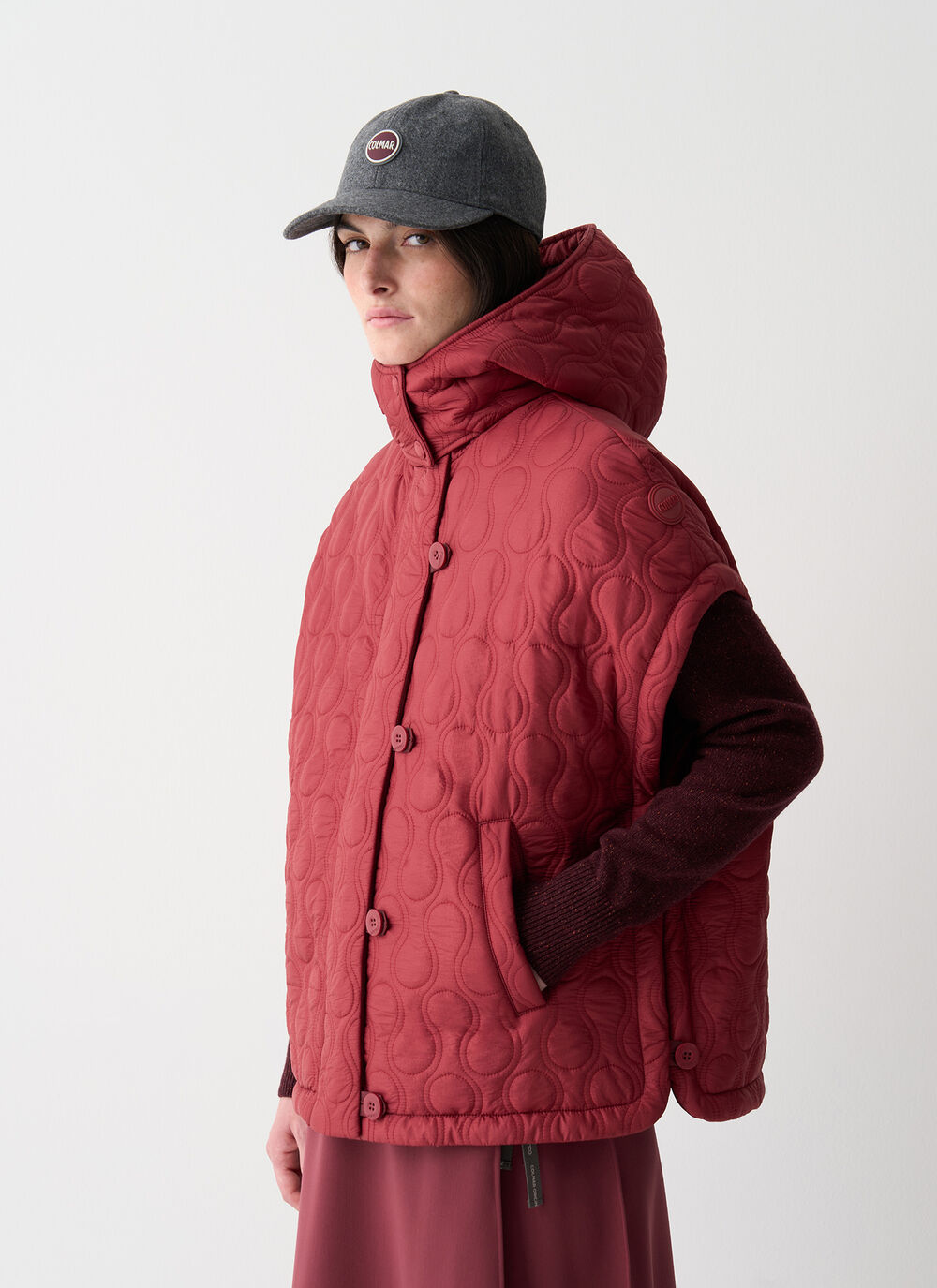 Leichtes Cape mit Tropfensteppung image number 3