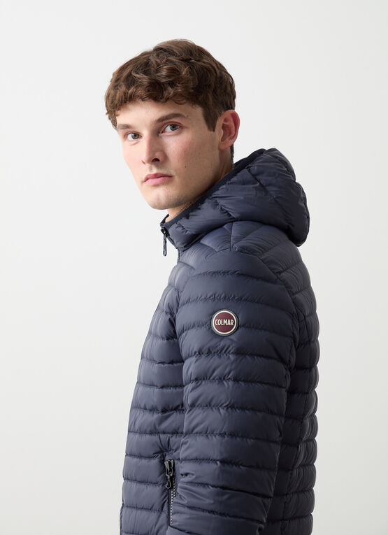 Herbstliche Daunenjacke mit Kapuze