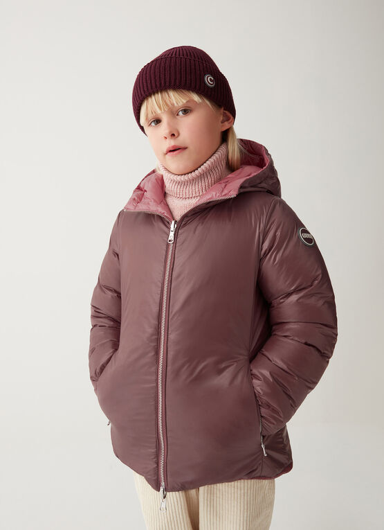 Winterliche Daunenjacke mit fester Kapuze