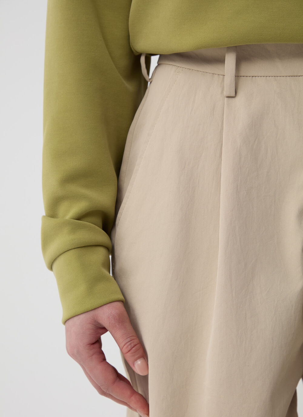 Easy care shorts with darts image number 2