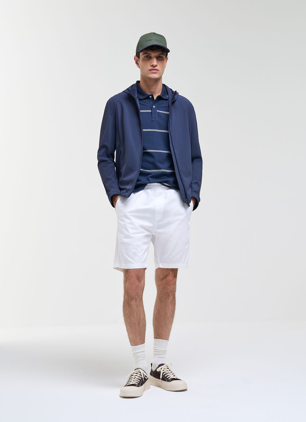 Stretch jacket with hood  image number 1