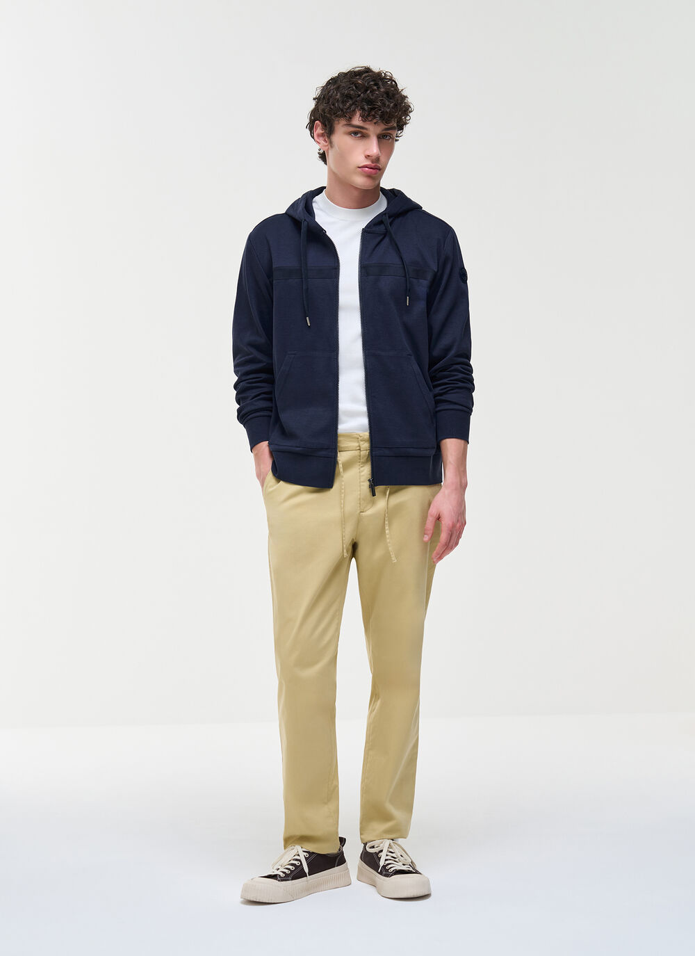 Hoodie in piqu&eacute; fabric image number 1