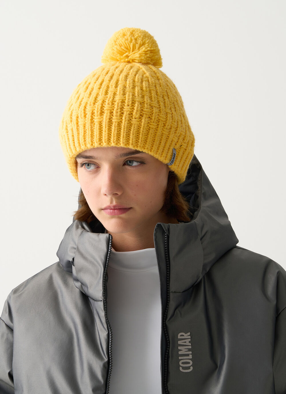 Gorro con pomp&oacute;n de punto para mujer image number 0