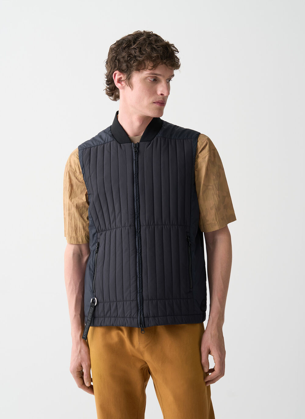 Padded gilet image number 1