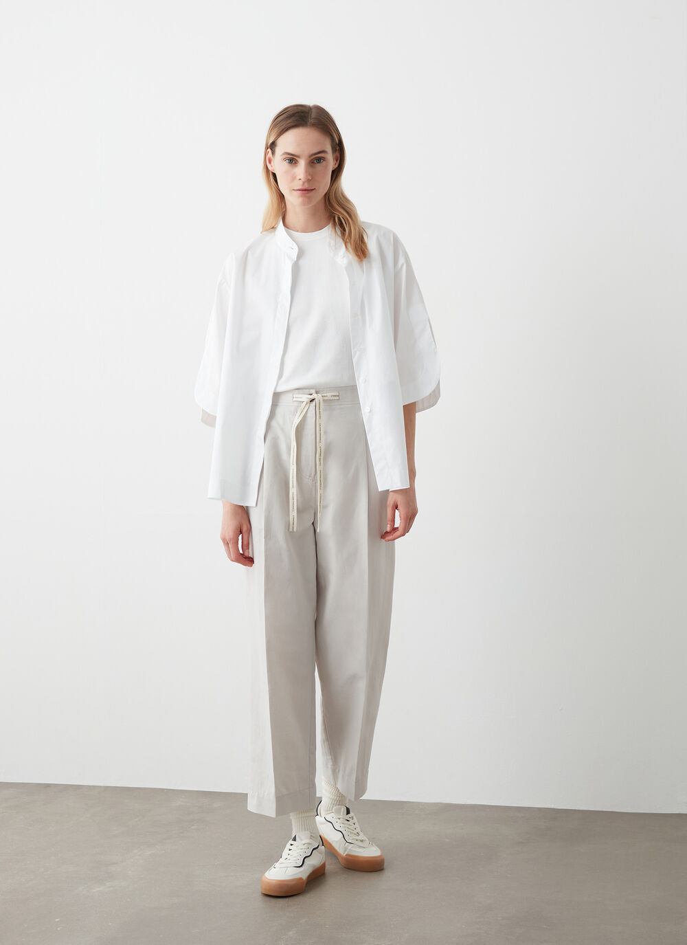 Linen trousers image number 1