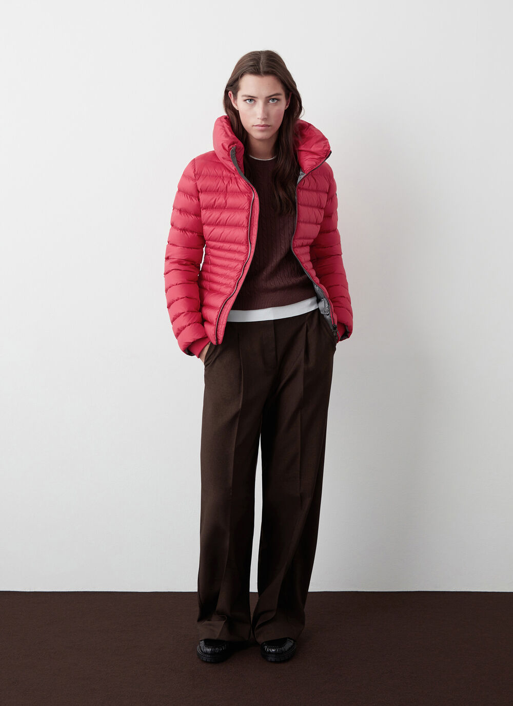 Fitted down jacket with knit cuffs image number 2