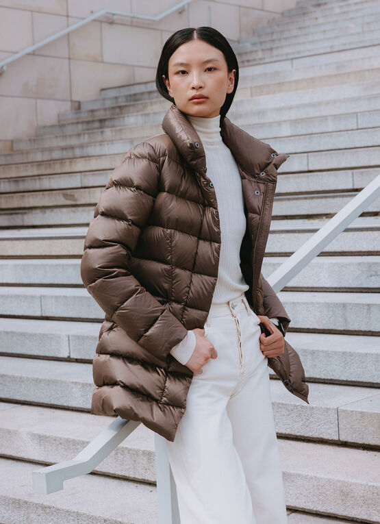 Long fitted down jacket