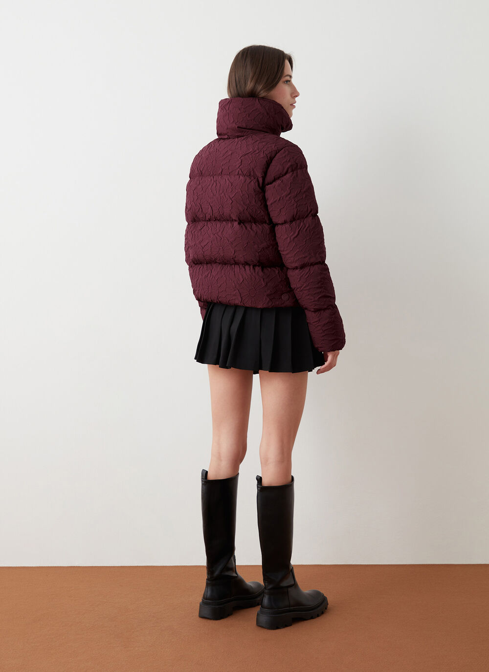 Short down jacket with 3D floral design image number 3