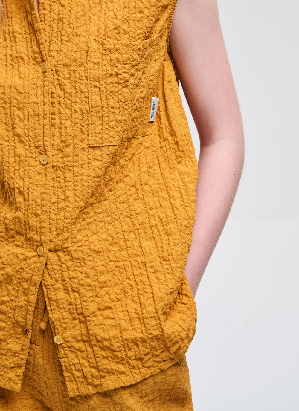 Sleeveless shirt in crinkled fabric image number 2