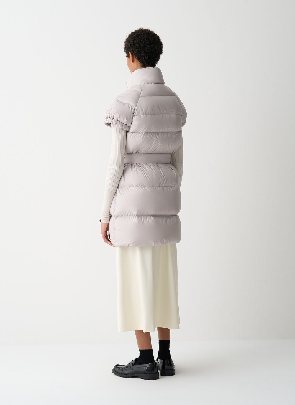 Short sleeve down jacket with belt image number 3