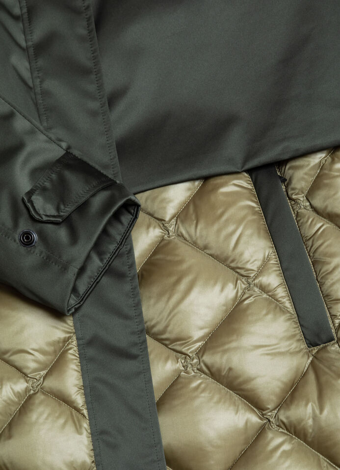 Maxi-Daunenjacke im Colorblock-Design image number 6