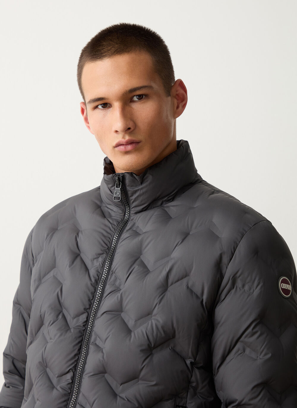 Short down jacket with seamless design  image number 2