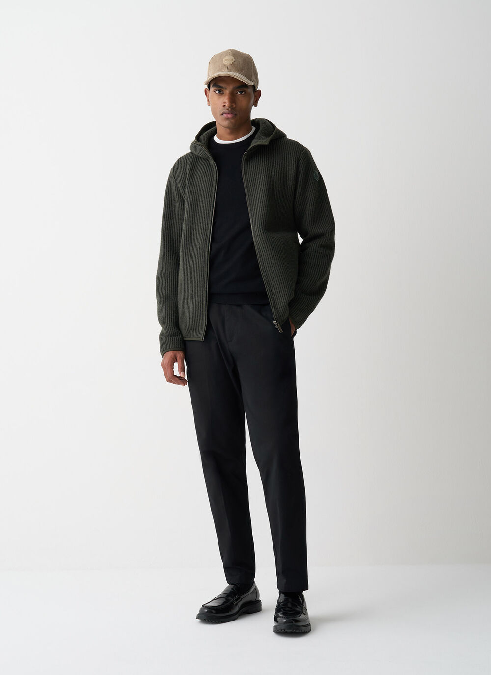 Pullover con cappuccio a coste image number 0