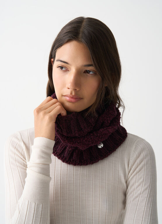 Bouclé yarn neck warmer