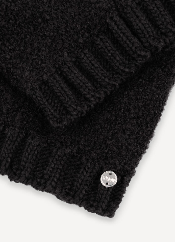 Bouclé yarn neck warmer image number 2