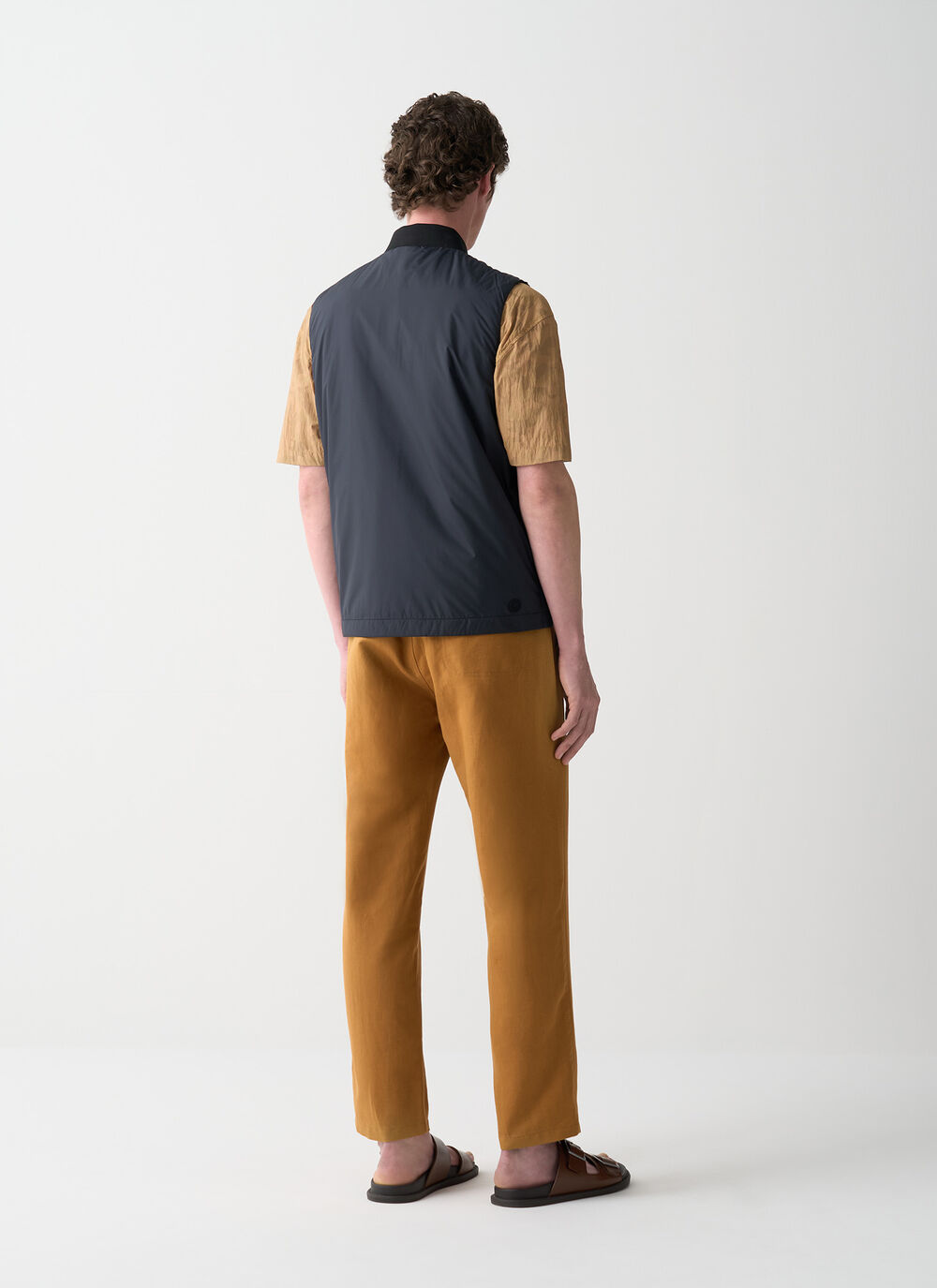 Padded gilet image number 3