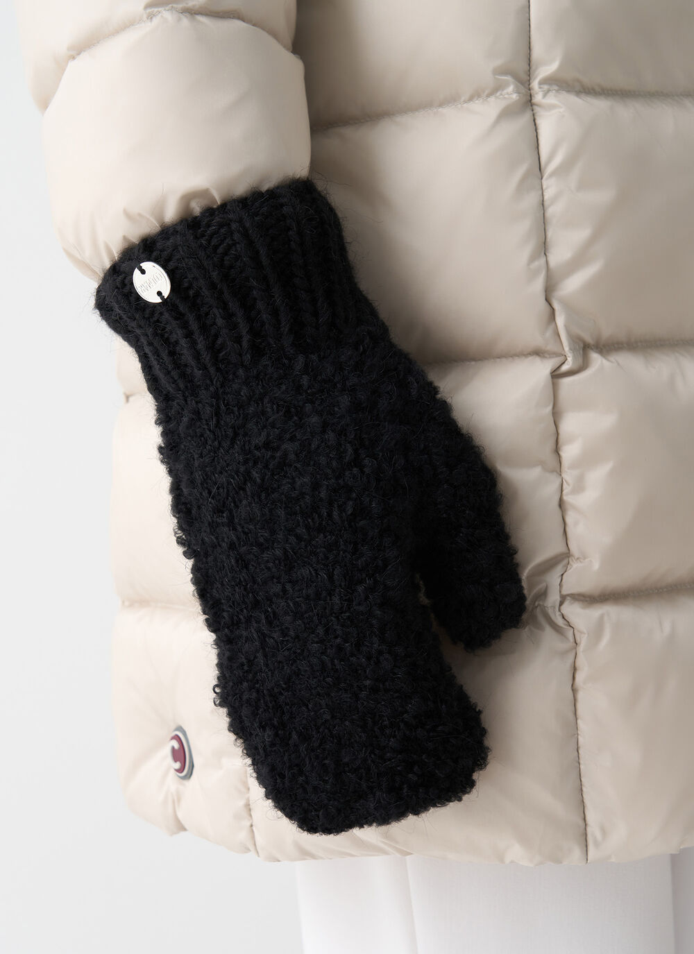 Boucl&eacute; yarn mittens image number 0