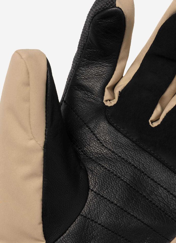 Performing men's extra-warm ski gloves