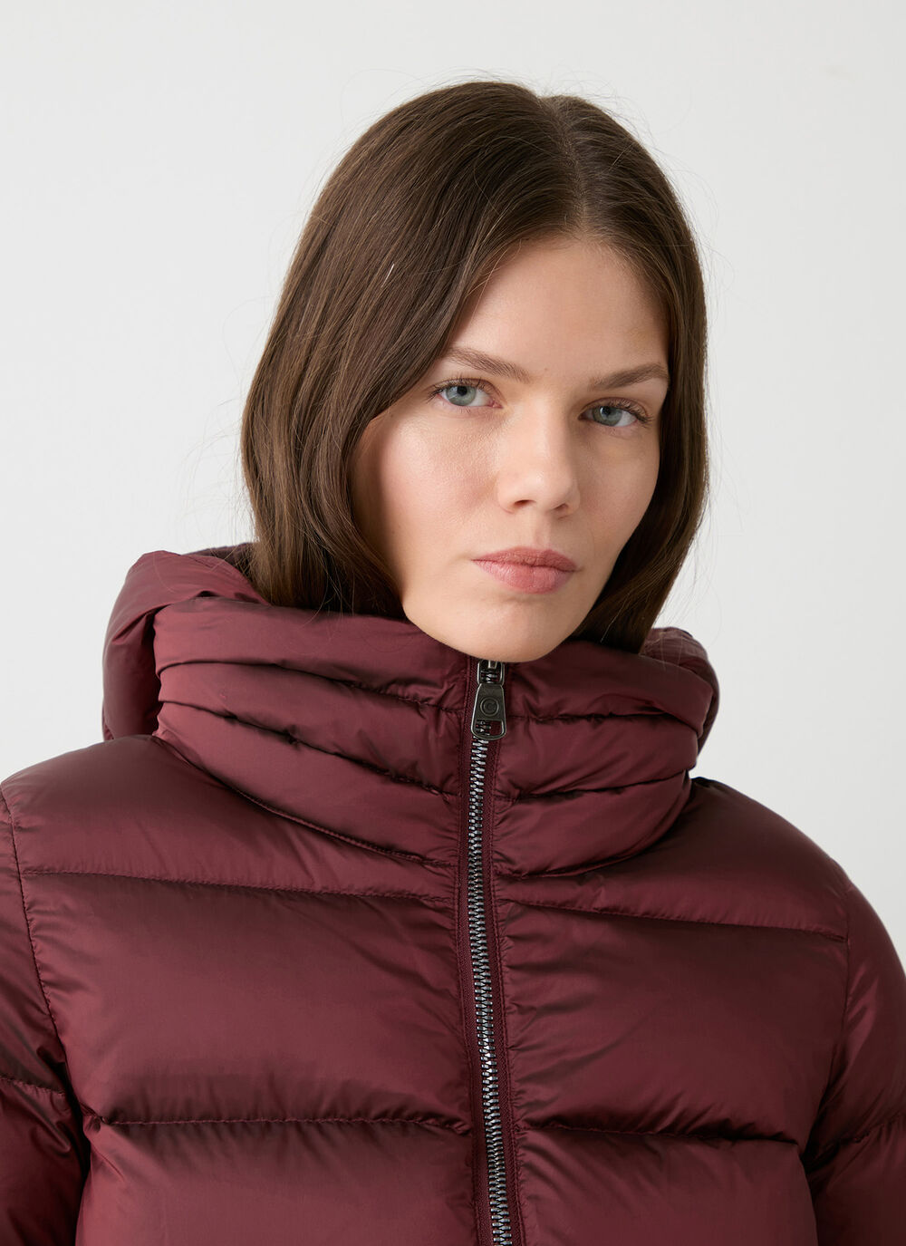 Down jacket with detachable hood and drawstring image number 1