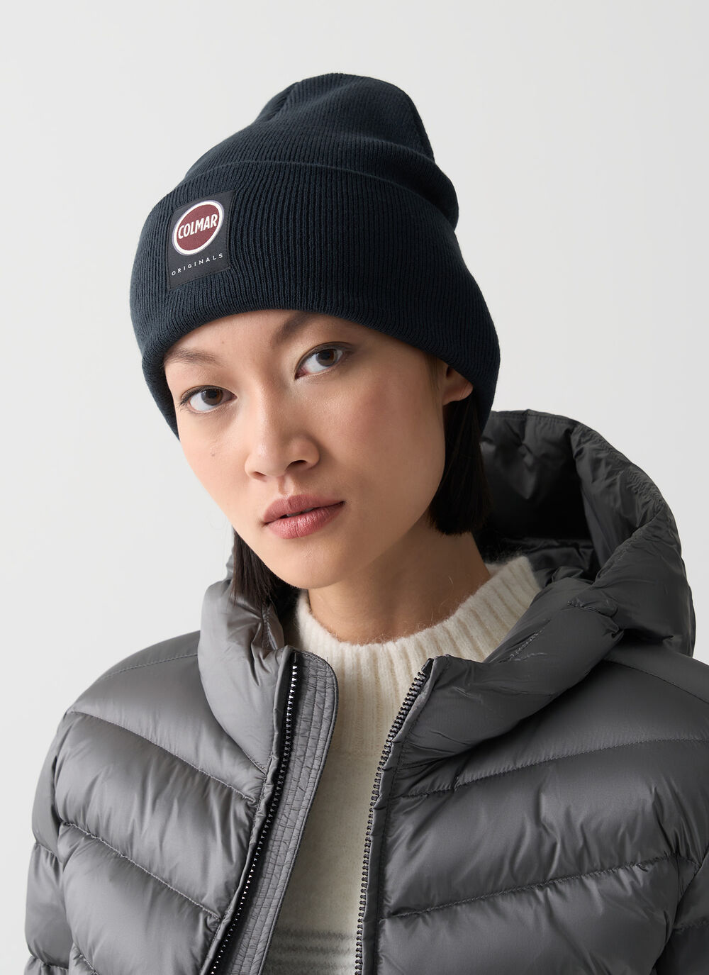 Unisex hat with turn-up cuff image number 1