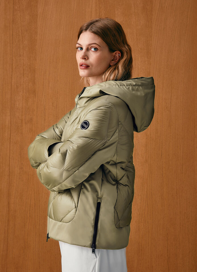 Down jacket with lateral side zip closure. image number 2