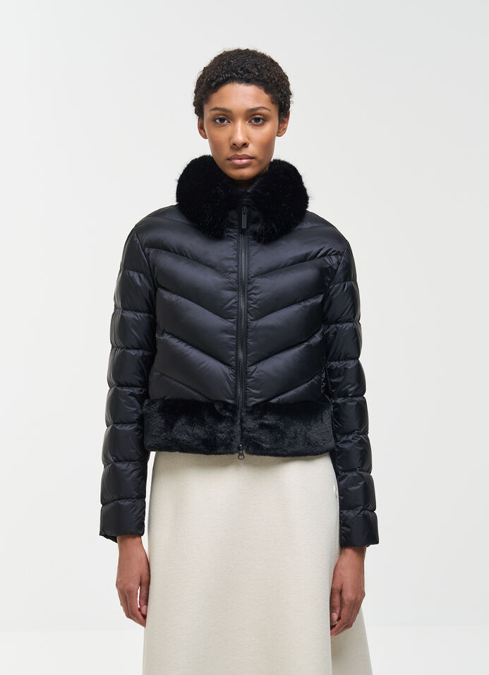 Kurze Daunenjacke mit Pelzbesatz