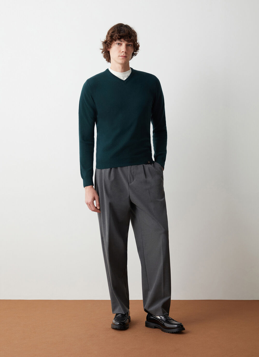 Pullover a V in maglia rasata di cashmere image number 0