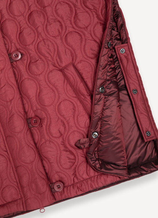 Lightweight teardrop-quilted cape