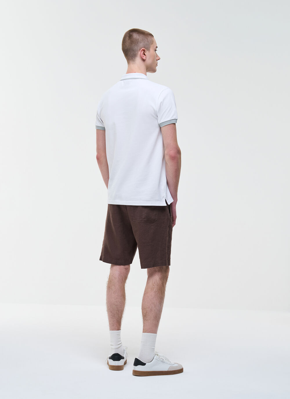 Stretch-Poloshirt mit farblich abgesetzten Details image number 3