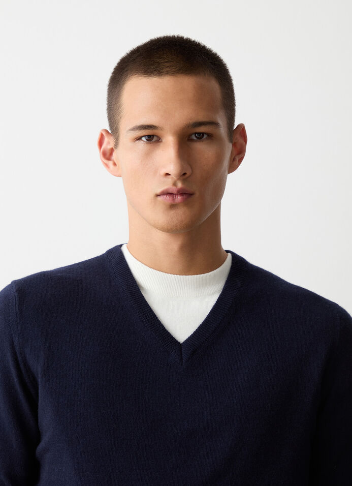 Cashmere stockinette-stitch V-neck pullover image number 2