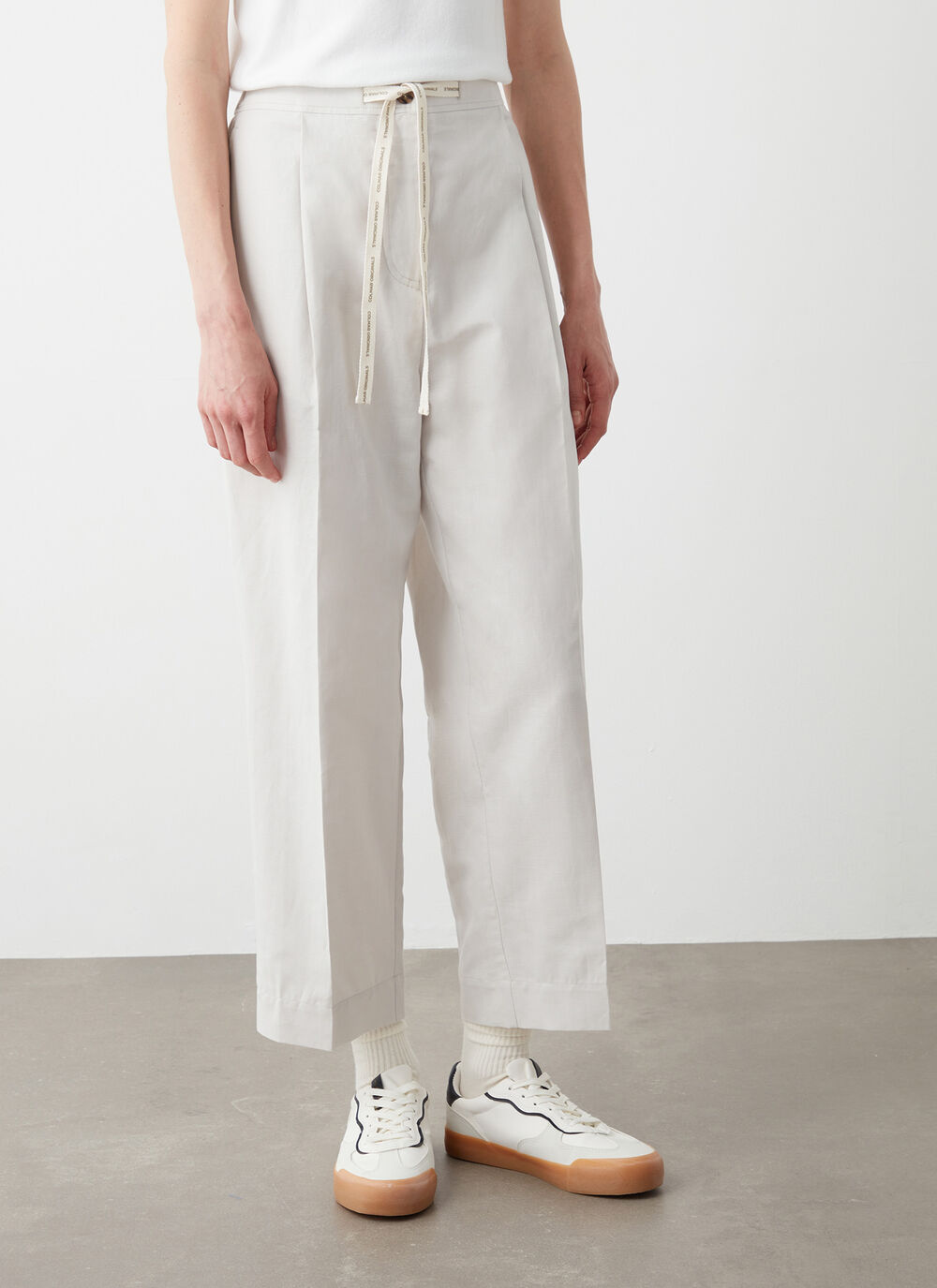 Linen trousers image number 0
