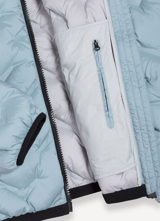 Short down jacket with seamless design