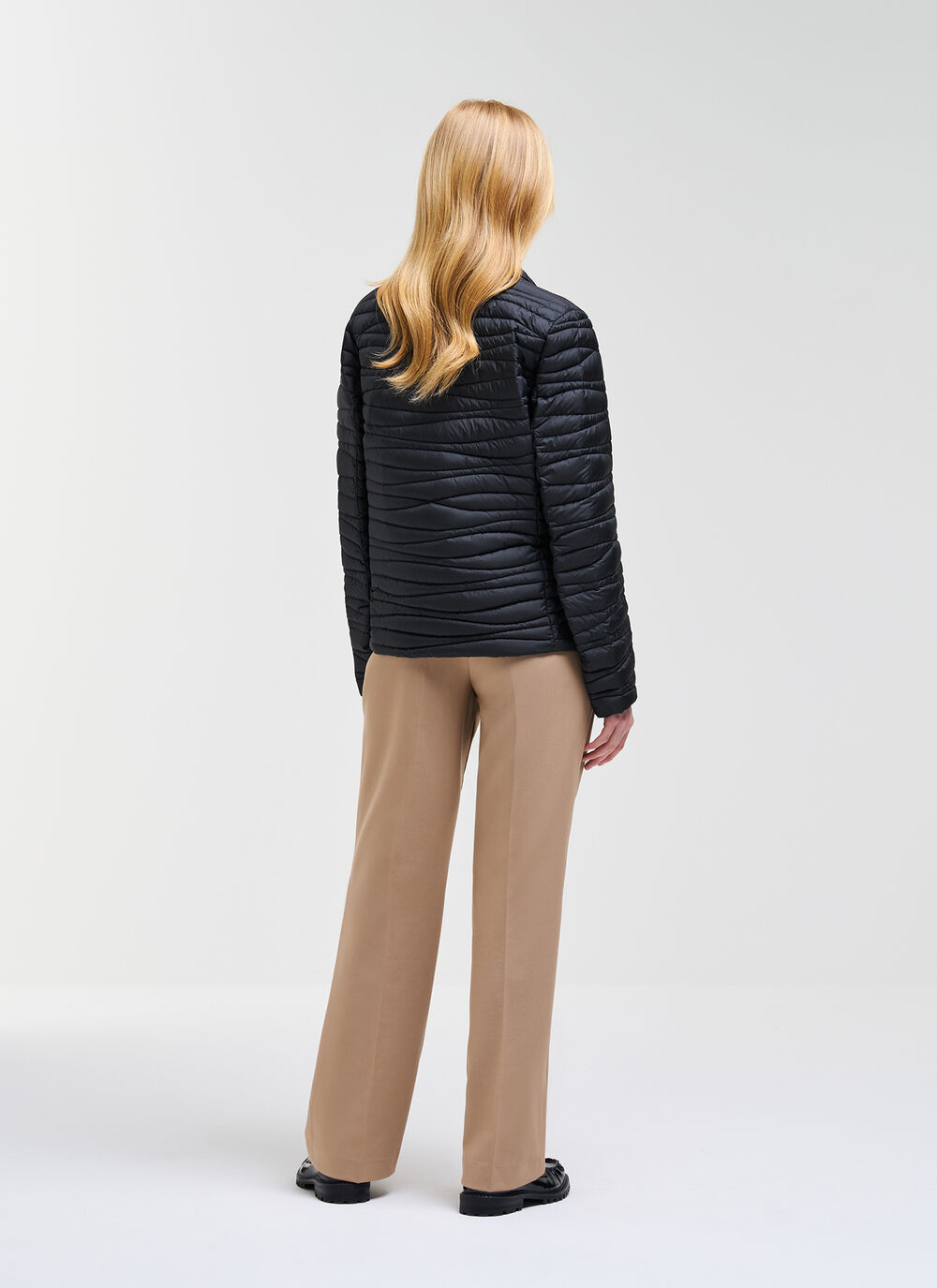 Down-padded blazer with wavy quilting image number 3