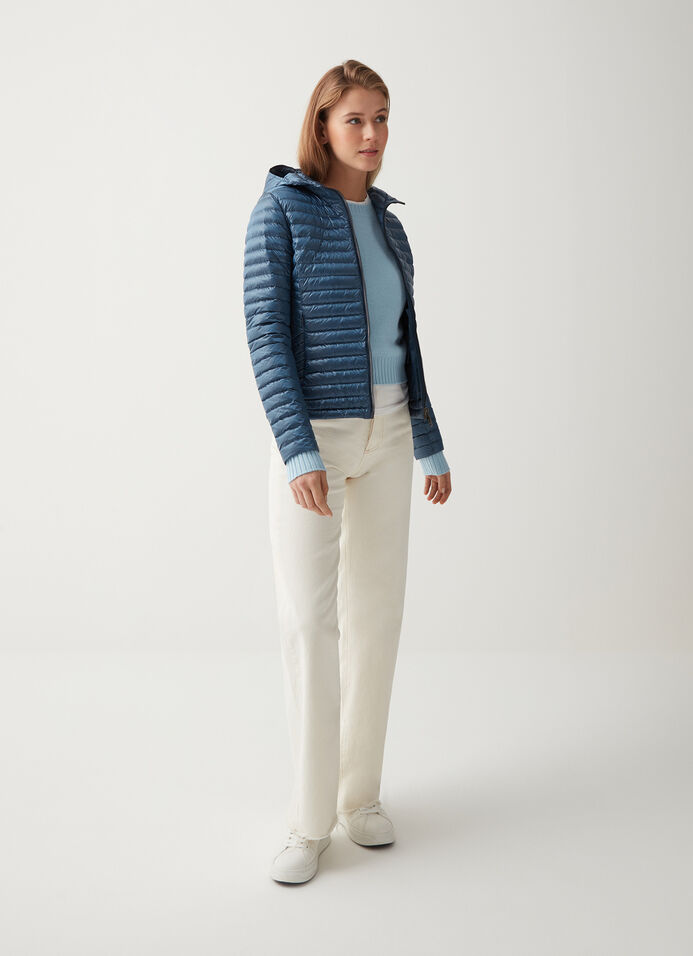 Herbstliche Daunenjacke mit abgerundetem Saum