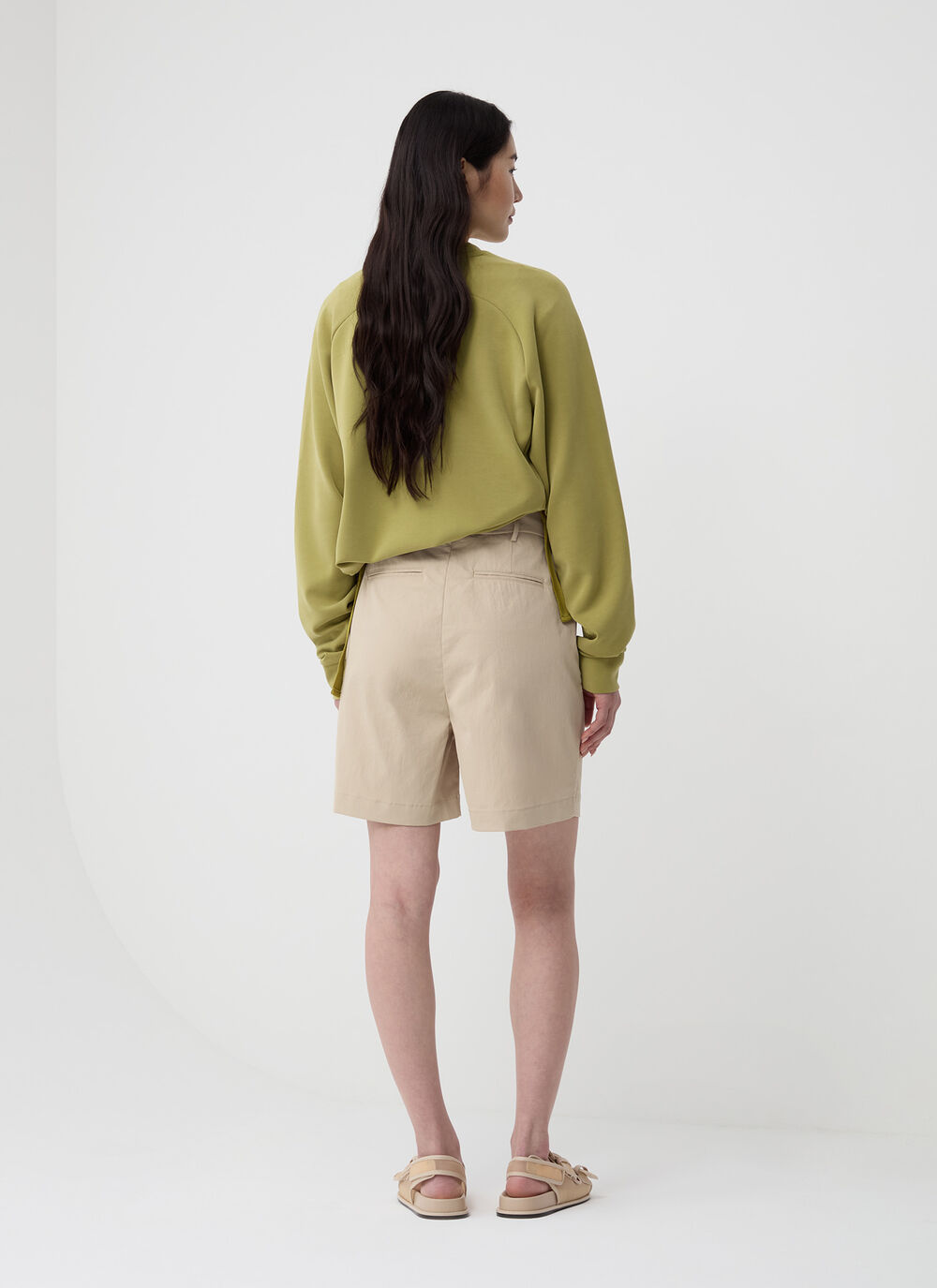 Easy care shorts with darts image number 3