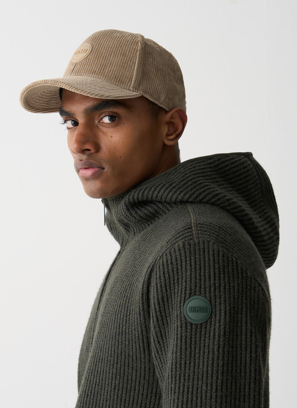 Pullover con cappuccio a coste image number 2