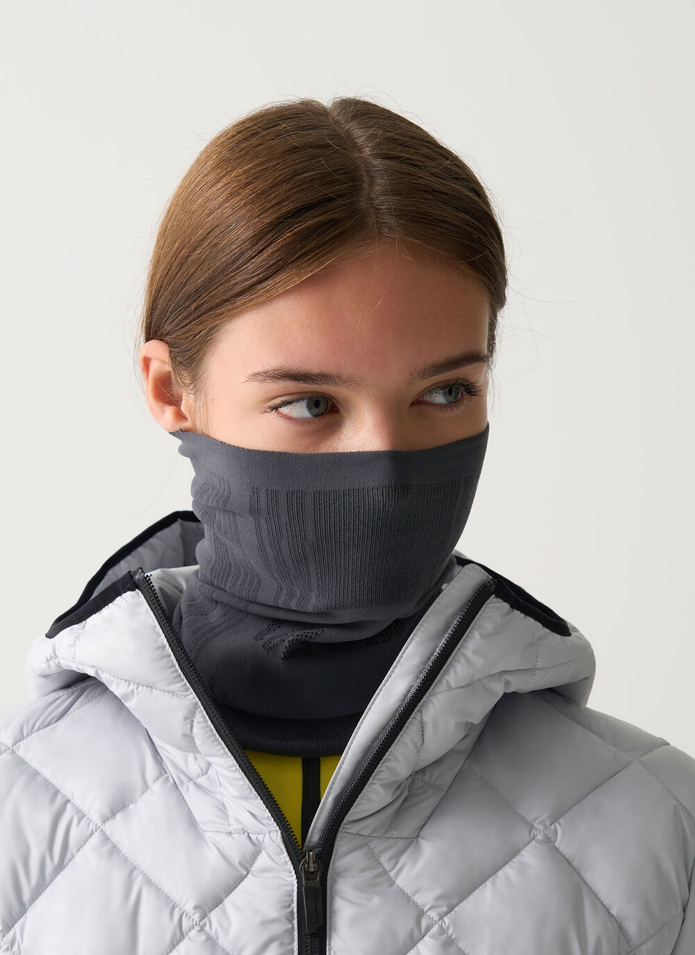 Sleek padded ski jacket with neck warmer and faux fur image number 4