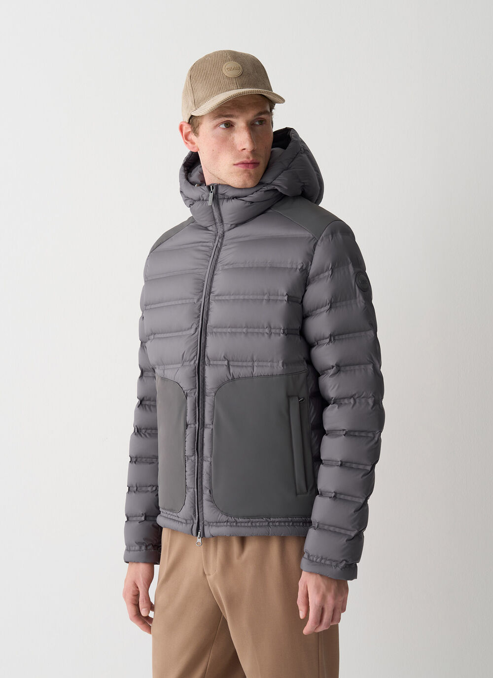 Seamless quilted down jacket with smooth inserts image number 1