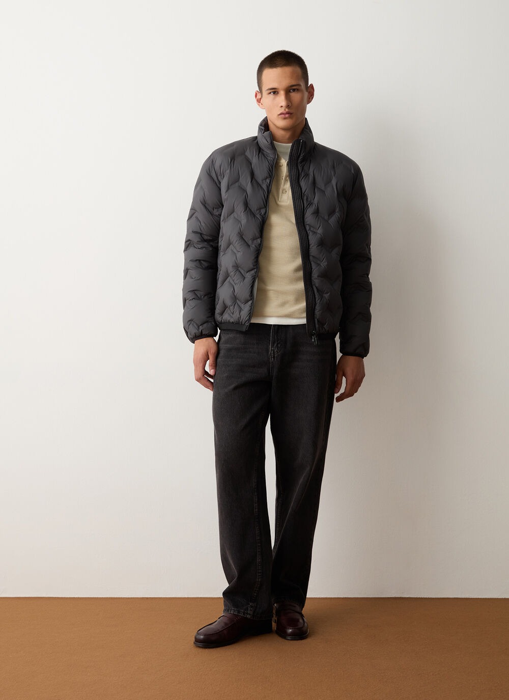 Short down jacket with seamless design  image number 0