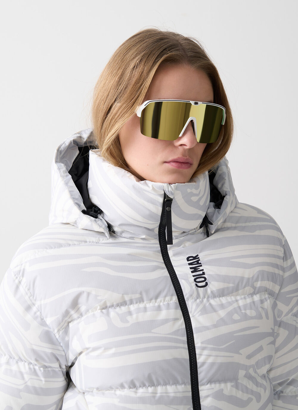 Scratchy padded ski jacket image number 2