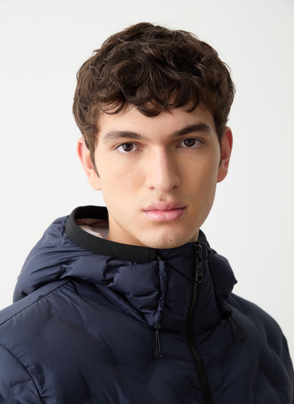 Short down jacket with seamless design image number 2