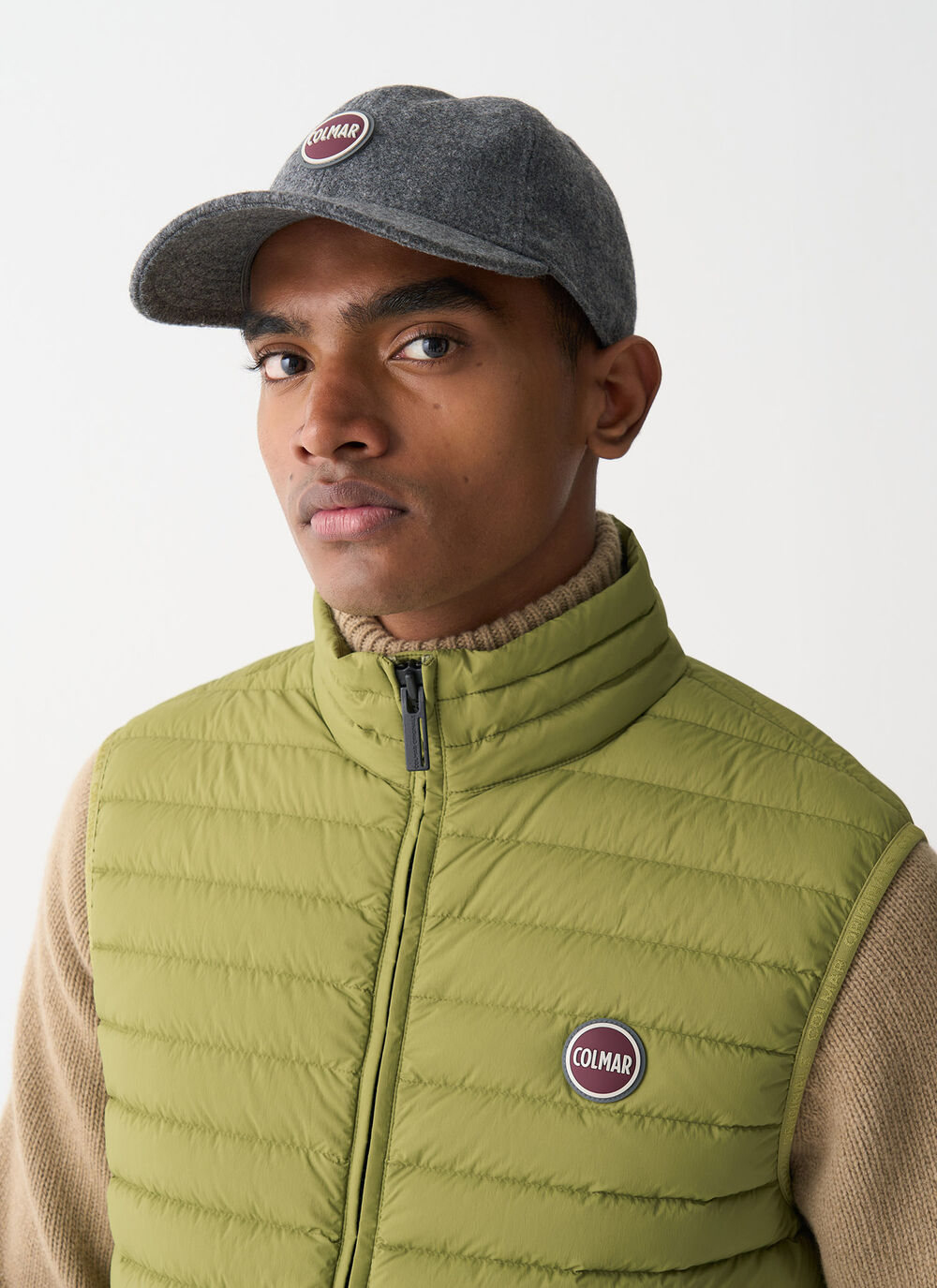 Light down vest with drawstring  image number 2