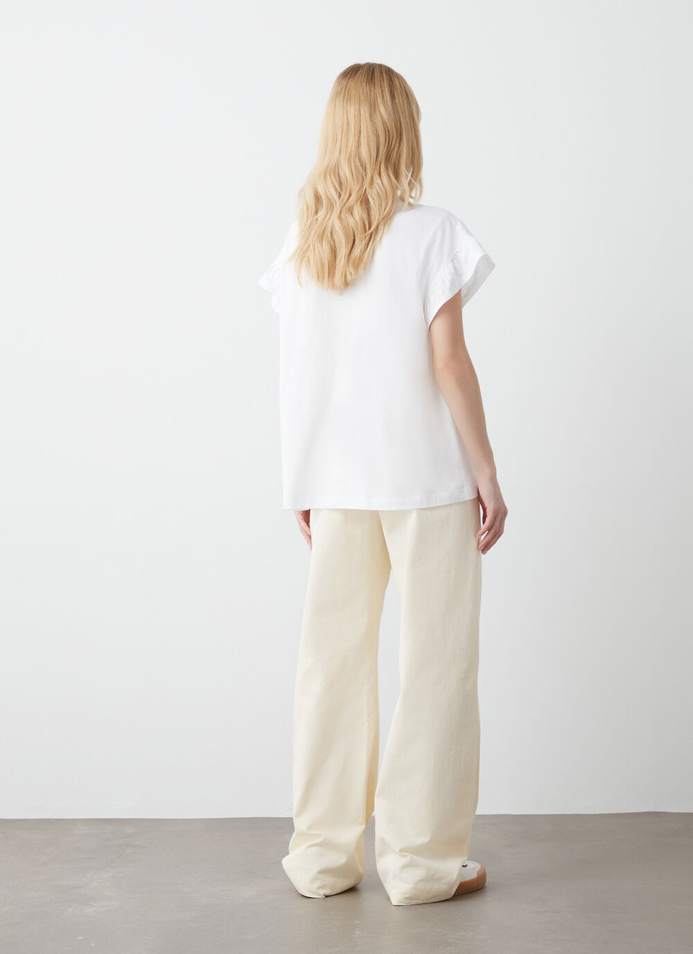 Camiseta con volantes image number 3