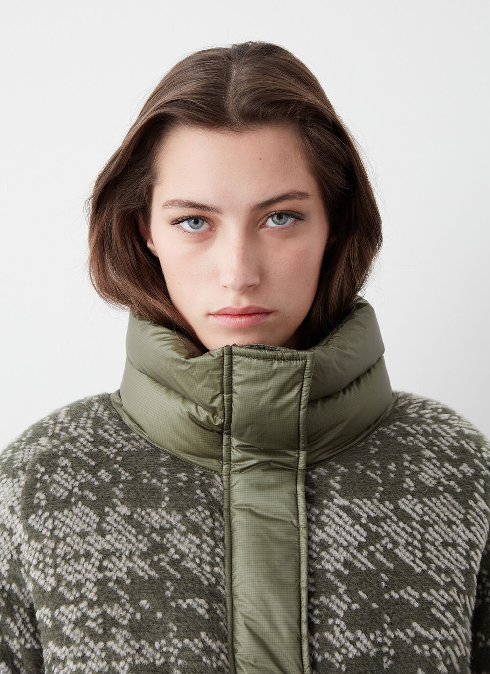 Jacquard down jacket with padded collar image number 2