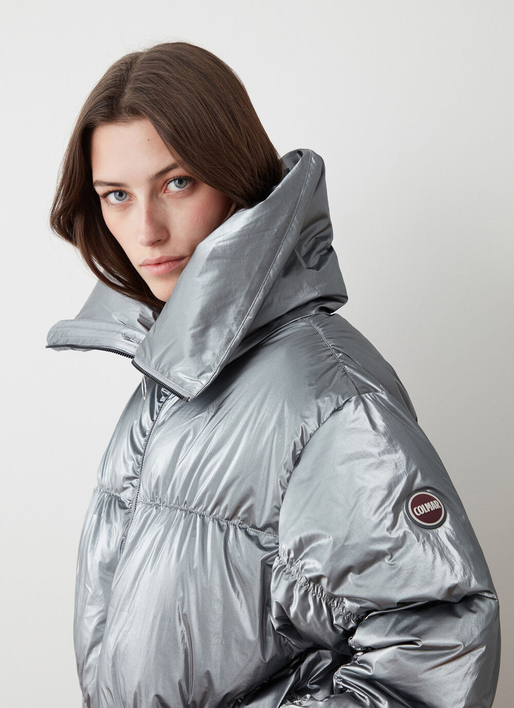 Oversized metallic-effect silver down jacket image number 2