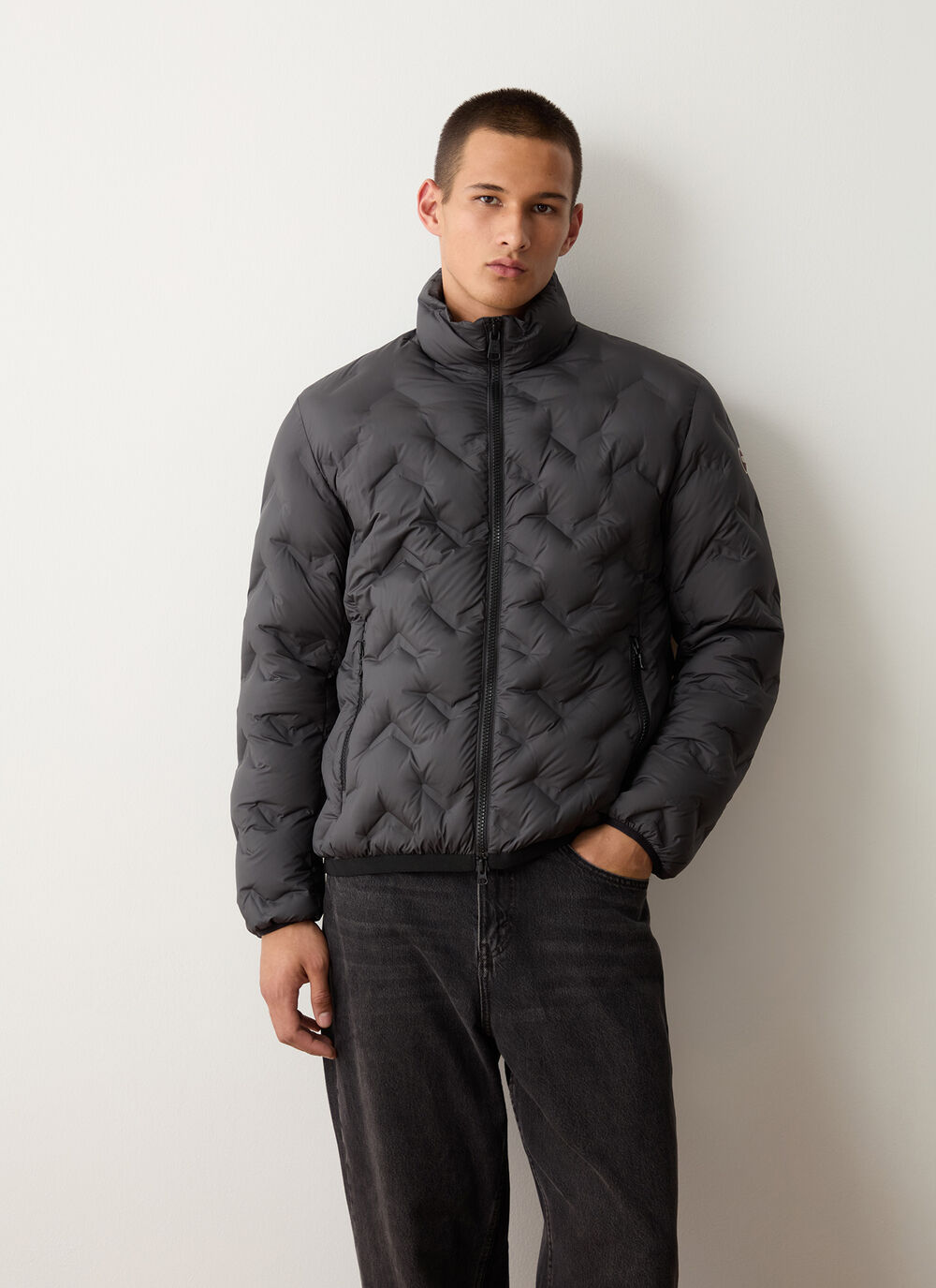 Short down jacket with seamless design  image number 1