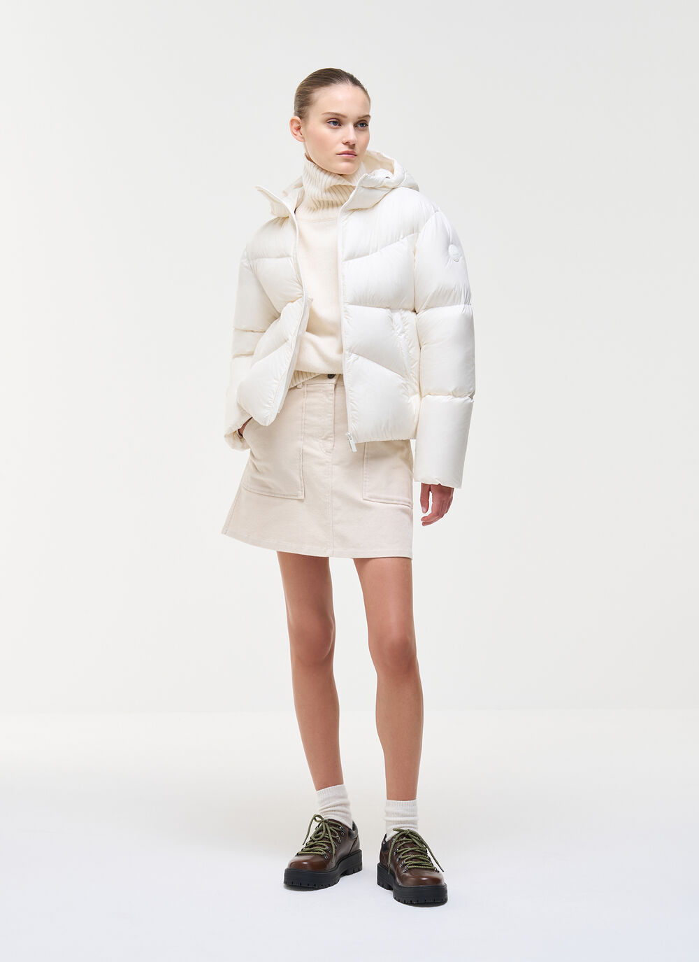Matte bauschige Daunenjacke image number 0