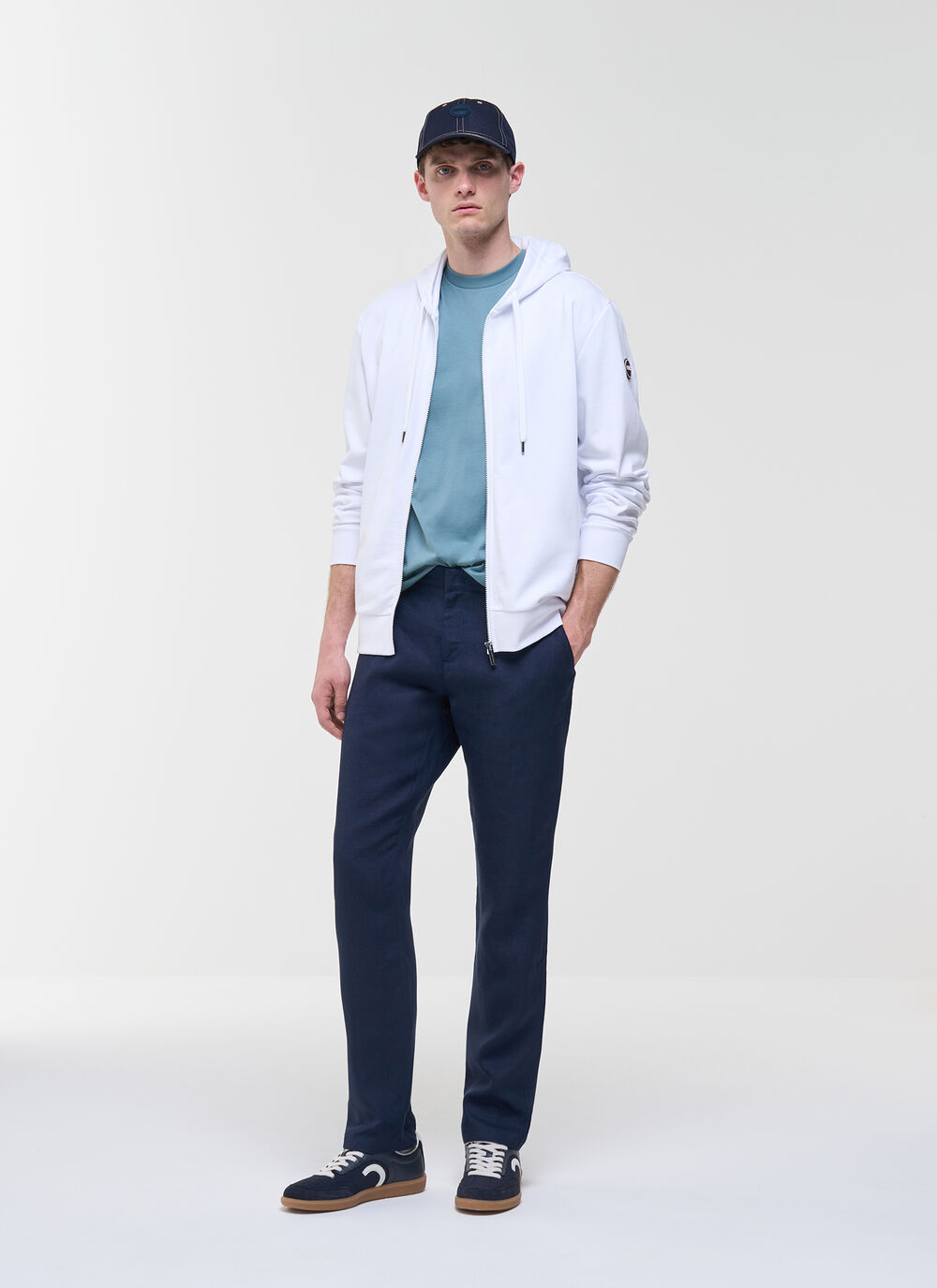 Kapuzensweatjacke mit durchgehendem Rei&szlig;verschluss image number 1