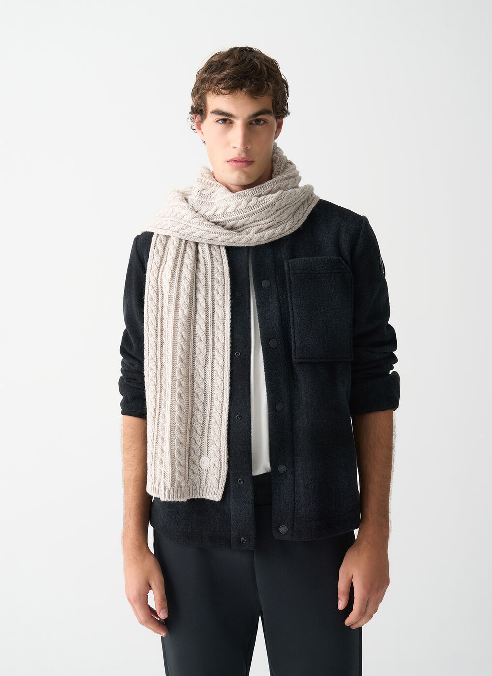 Unisex cable-knit scarf image number 0